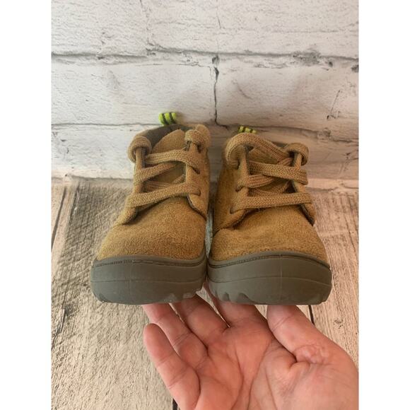 OSHKOSH B’GOSH Boy’s Ramon Tan Suede Ankle Boots / Size: 9M - Picture 7 of 10